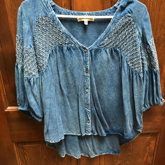 Tops - Cute denim top.!